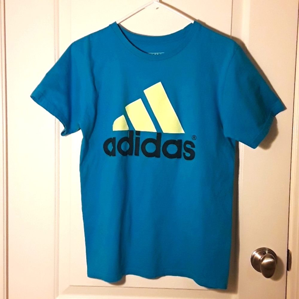 Boy Adidas the go-to tee medium shirt